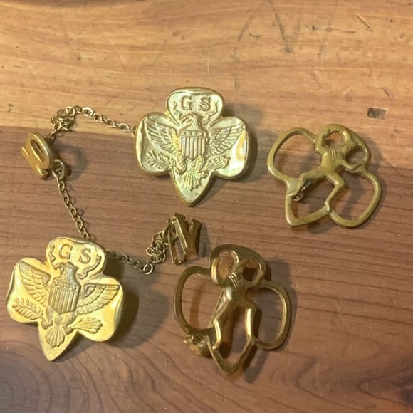 Vintage Girl Scouts of America Pins- Trefoil Membership Pin - Picture 2 of 5